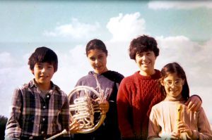 vintage-musicians-french-horn